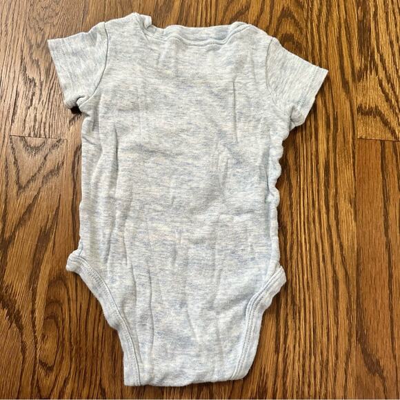 Carter’s blue and grey onesie bodysuit bundle, size 6 month (set of 3) - Picture 7 of 8